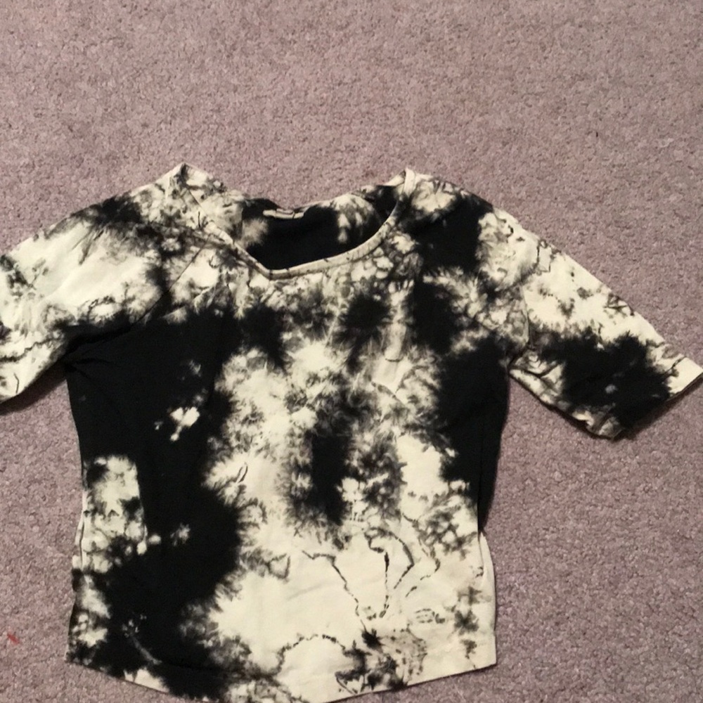 black and white tie died cropped tshirt